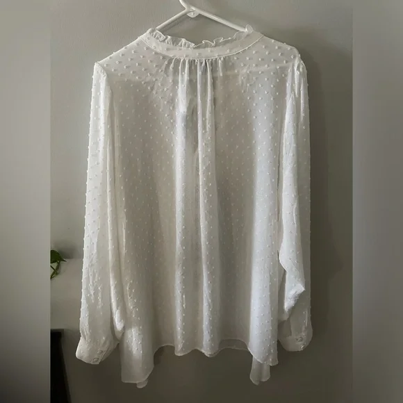 Torrid Women’s Chiffon Clip Dot Ruffle Neck Tie Front Top Blouse White Size 4X - Picture 7 of 12